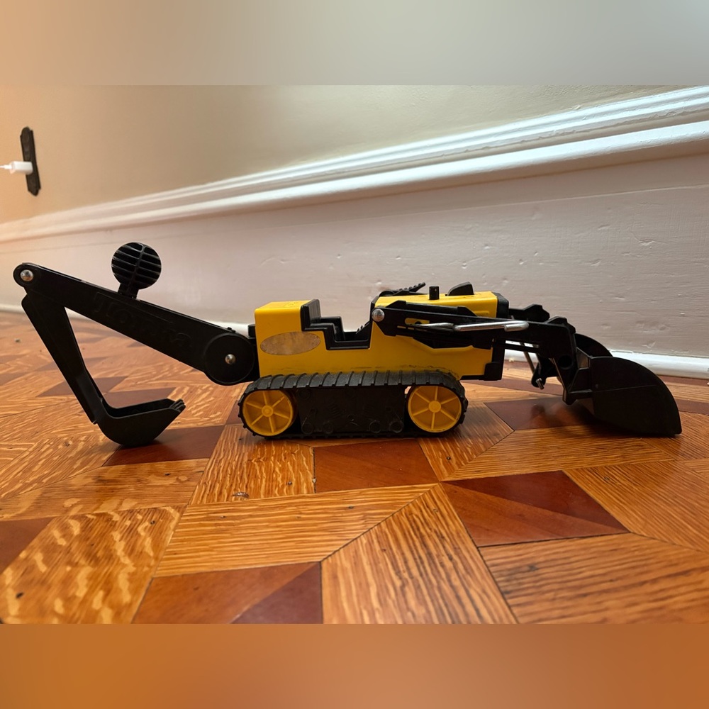 Tonka Toy Digger/Backhoe with Tracks - Picture 3 of 4
